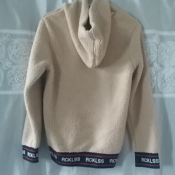 Y&R Cuffed Fur Hoodie - Picture 2 of 6